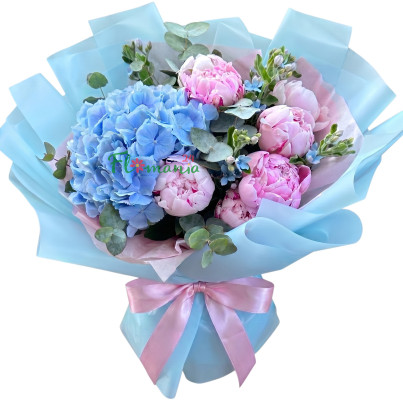 Букет «Галактика нежности» из пионов и гортензии